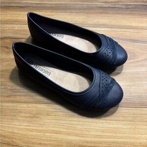 Elegant Navy Blue Loafers with Cut-Out Detail